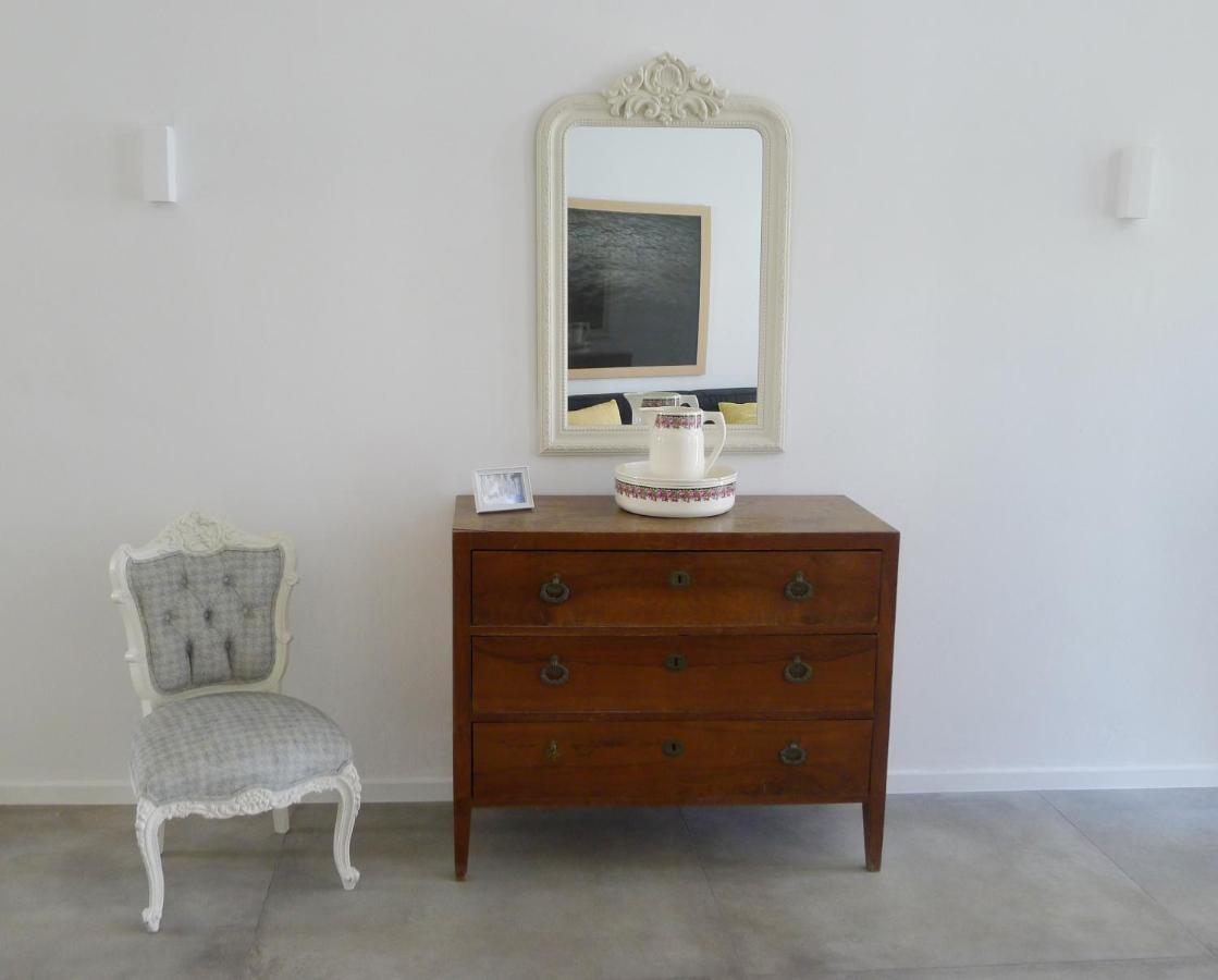 Glitterati Corner Apartment
