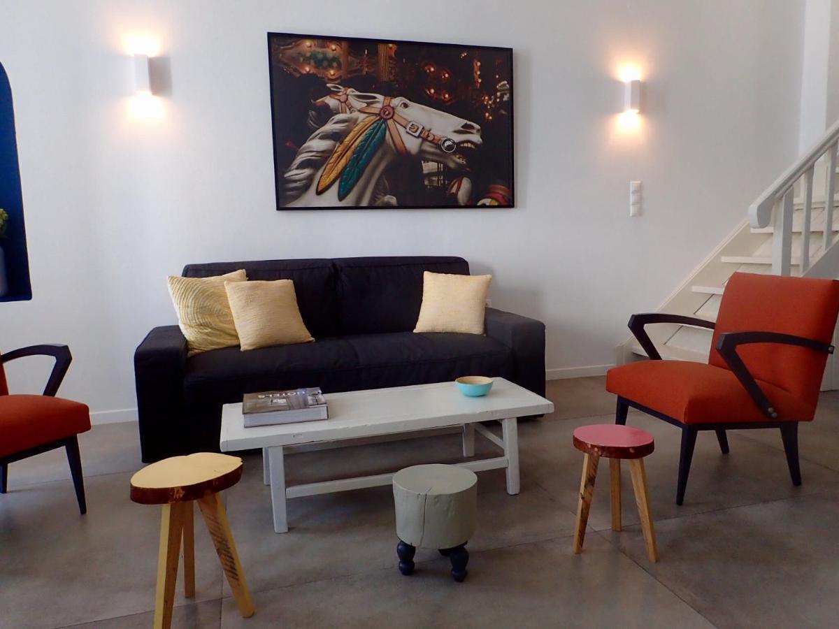Glitterati Corner Apartment *